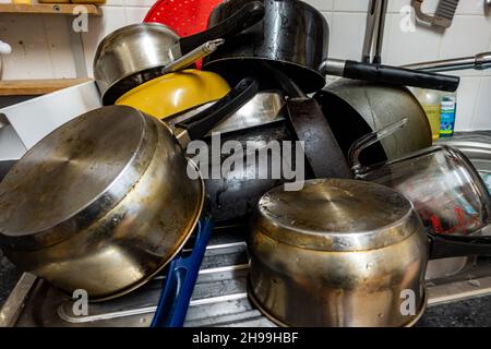 https://l450v.alamy.com/450v/2h99hbf/big-pile-of-upside-down-cooking-pots-and-pans-2h99hbf.jpg