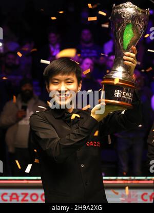Zhao Xintong lifts the trophy after winning the final of the Cazoo UK Championship at the York Barbican. Picture date: Sunday December 5, 2021. Stock Photo