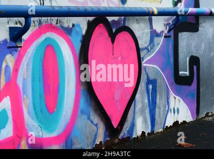 Berlin, Germany. 29th Nov, 2020. 29.11.2020, Berlin. A pink heart was sprayed on a wall by an unknown person. Credit: Wolfram Steinberg/dpa Credit: Wolfram Steinberg/dpa/Alamy Live News Stock Photo