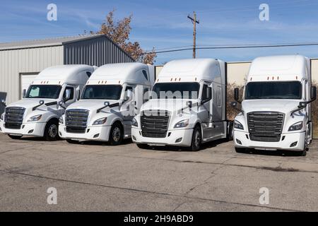 Freightliner Bring Cincinnati - Circa December 2021: Freightliner Semi Tractor Trailer ...
