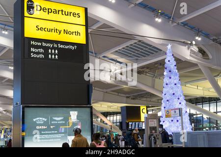 flights Departure halls decorated with Christmas trees at London Heathrow airport terminals amid omicron variant spread in winter travel. England UK Stock Photo