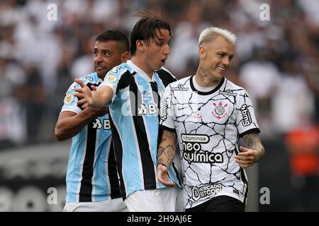 Players of Gremio during the game between Palmeiras and Gremio for the 34th  round of the Brazilian league, known locally as Campeonato Brasiliero. The  game took place at the Allianz Parque in