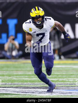 Michigan Wolverines running back Donovan Edwards (7) runs with the ball  during the Capital One Orange Bowl NCAA College Football Playoff game  between Georgia and Michigan on Friday December 31, 2021 at