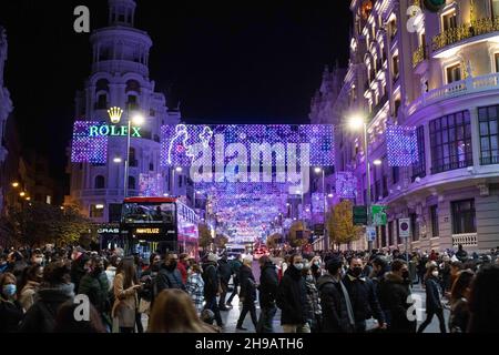 Madrid, Madrid, Spain. 4th Dec, 2021. December 4 2021 - Madrid, Spain: People walking and looking at the Christmas lights in the streets of downtown Madrid (Credit Image: © Alvaro Laguna/Pacific Press via ZUMA Press Wire) Stock Photo