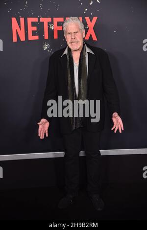 New York, NY, USA. 5th Dec, 2021. Ron Perlman at arrivals for Netflix Premiere of DON'T LOOK UP, New York, NY December 5, 2021. Credit: Kristin Callahan/Everett Collection/Alamy Live News Stock Photo