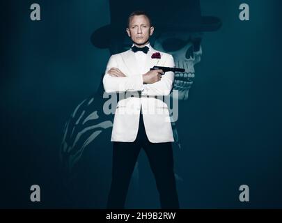 RELEASE DATE: November 5, 2015. TITLE: James Bond - Spectre.S TUDIO: Columbia Pictures. DIRECTOR: Sam Mendes. PLOT: A cryptic message from Bond's past sends him on a trail to uncover a sinister organization. While M battles political forces to keep the secret service alive, Bond peels back the layers of deceit to reveal the terrible truth behind Spectre. PICTURED: Daniel Craig, Lea Seydoux Poster Art. (Credit Image: © Columbia Pictures/Entertainment Pictures) Stock Photo