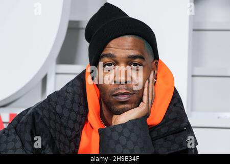 New York City, United States. 05th Dec, 2021. MANHATTAN, NEW YORK CITY, NEW YORK, USA - DECEMBER 05: American rapper Kid Cudi (Scott Ramon Seguro Mescudi) wearing Gucci x Balenciaga arrives at the World Premiere of Netflix's 'Don't Look Up' held at Jazz at Lincoln Center on December 5, 2021 in Manhattan, New York City, New York, United States. (Photo by Jordan Hinton/Image Press Agency) Credit: Image Press Agency/Alamy Live News Stock Photo