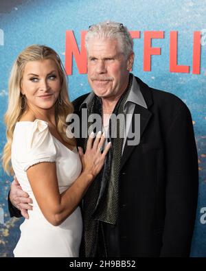 New York, USA. 05th Dec, 2021. Allison Dunbar and Ron Perlman attend the world premiere of the Netflix star-studded comedy “Don't Look Up” at Jazz at Lincoln Center in New York, New York, on Dec. 5, 2021. (Photo by Gabriele Holtermann/Sipa USA) Credit: Sipa USA/Alamy Live News Stock Photo