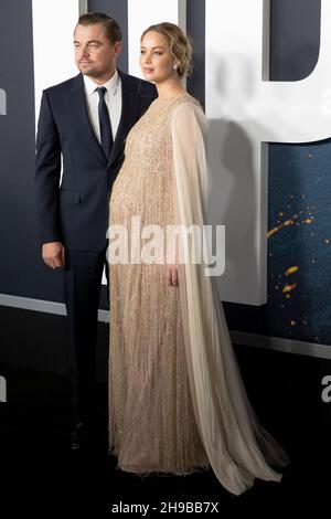 New York, USA. 05th Dec, 2021. Leonardo DiCaprio and Jennifer Lawrence attend the world premiere of the Netflix star-studded comedy “Don't Look Up” at Jazz at Lincoln Center in New York, New York, on Dec. 5, 2021. (Photo by Gabriele Holtermann/Sipa USA) Credit: Sipa USA/Alamy Live News Stock Photo