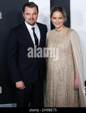 New York City, United States. 05th Dec, 2021. MANHATTAN, NEW YORK CITY, NEW YORK, USA - DECEMBER 05: Actor Leonardo DiCaprio and actress Jennifer Lawrence arrive at the World Premiere of Netflix's 'Don't Look Up' held at Jazz at Lincoln Center on December 5, 2021 in Manhattan, New York City, New York, United States. (Photo by Jordan Hinton/Image Press Agency) Credit: Image Press Agency/Alamy Live News Stock Photo