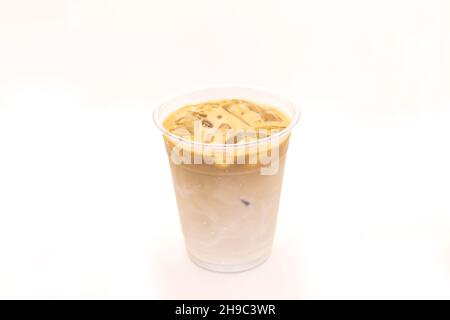 https://l450v.alamy.com/450v/2h9c3wr/hazelnut-caramel-vanilla-iced-latte-served-in-a-plastic-to-go-cup-2h9c3wr.jpg