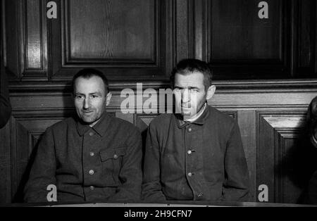 Gdañsk, 1947-10. Proces grupy funkcjonariuszy niemieckiego obozu koncentracyjnego w Stutthofie, w dniach od 8 do 31 paŸdziernika. S¹dzono 24 SS-manów i jednego wiêŸnia funkcyjnego. W wyniku procesu skazano na karê œmierci: kierownika III Wydzia³u SS Hauptsturmführera Teodora Meyera, komendanta obozu ¿ydowskiego SS Oberscharführera Ewalda Fotha, SS Oberscharführera Alberta Paulitza, SS Unterscharführera Fritza Petersa, SS Oberscharführera Hansa Racha, SS Rottenführera Karla Zurella, SS Unterscharführera Kurta Dietricha, SS Rottenführera, Karla Eggerta, SS Rottenführera Paula Wellnitza i kapo Al