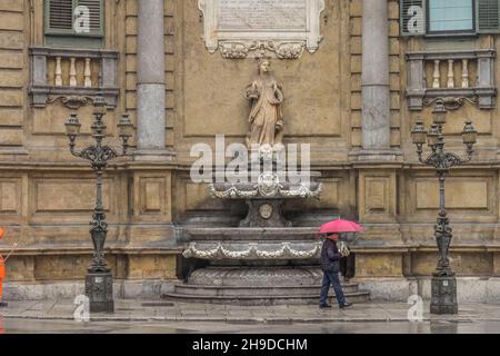 Piazza Quattro Canti, Ecke zum Viertel la Loggia mit Schutzheiliger Oliva, Palermo, Sizilien, Italien Stock Photo