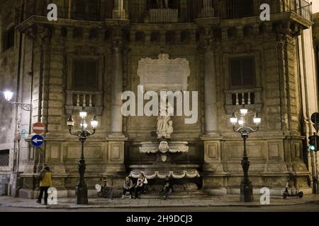 Piazza Quattro Canti, Ecke zum Viertel Alberghia mit Schutzheiliger Cristina, Palermo, Sizilien, Italien Stock Photo