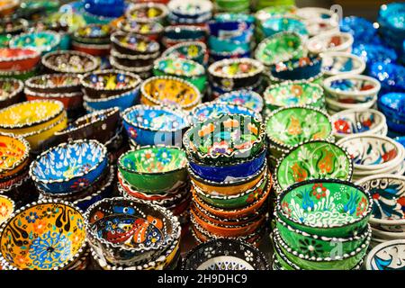 Turkish colorful ceramics on the Istanbul Grand Bazaar Stock Photo