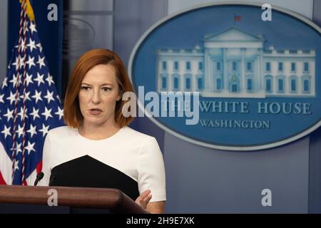 Washington, Vereinigte Staaten. 06th Dec, 2021. White House Press Secretary Jen Psaki holds a news conference at the White House in Washington, DC, December 6, 2021. Credit: Chris Kleponis/CNP/dpa/Alamy Live News Stock Photo