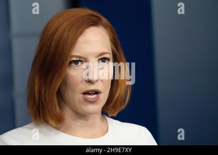 Washington, Vereinigte Staaten. 06th Dec, 2021. White House Press Secretary Jen Psaki holds a news conference at the White House in Washington, DC, December 6, 2021. Credit: Chris Kleponis/CNP/dpa/Alamy Live News Stock Photo