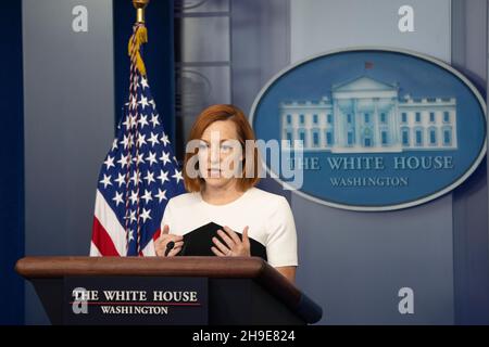 Washington, Vereinigte Staaten. 06th Dec, 2021. White House Press Secretary Jen Psaki holds a news conference at the White House in Washington, DC, December 6, 2021. Credit: Chris Kleponis/CNP/dpa/Alamy Live News Stock Photo