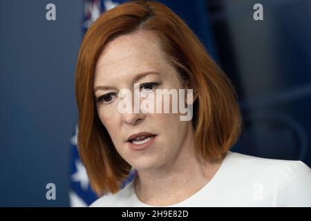 Washington, Vereinigte Staaten. 06th Dec, 2021. White House Press Secretary Jen Psaki holds a news conference at the White House in Washington, DC, December 6, 2021. Credit: Chris Kleponis/CNP/dpa/Alamy Live News Stock Photo