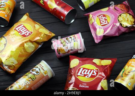 KHARKOV, UKRAINE - JANUARY 3, 2021: Various flavoured of lay's and pringles potato chips in classic packages design. Worldwide famous brands of potato Stock Photo