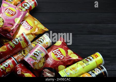 KHARKOV, UKRAINE - JANUARY 3, 2021: Various flavoured of lay's and pringles potato chips in classic packages design. Worldwide famous brands of potato Stock Photo