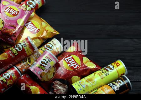 KHARKOV, UKRAINE - JANUARY 3, 2021: Various flavoured of lay's and pringles potato chips in classic packages design. Worldwide famous brands of potato Stock Photo