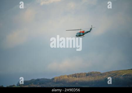 ZH814 British army (Army Air Corps AAC) 1971 helicopter Bell 212 B-BGMH conducting pilot training Salisbury Plain UK Stock Photo