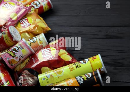 KHARKOV, UKRAINE - JANUARY 3, 2021: Various flavoured of lay's and pringles potato chips in classic packages design. Worldwide famous brands of potato Stock Photo