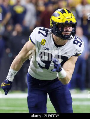 Michigan defensive end Aidan Hutchinson (97) tackles Penn State ...