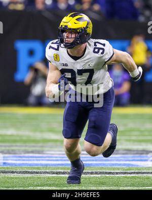 Michigan defensive end Aidan Hutchinson (97) tackles Penn State ...