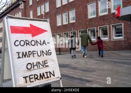 Corona vaccination centre, vaccination practice, vaccination without appointment, at the main station in Duisburg, NRW, Germany, Stock Photo