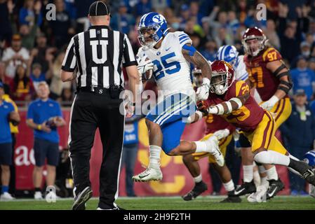 BYU running back Tyler Allgeier runs the 40-yard dash at the NFL ...