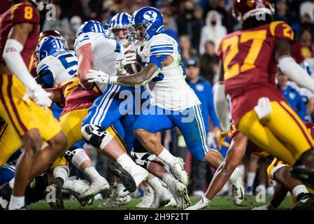 BYU running back Tyler Allgeier (25) runs the ball in the first quarter ...