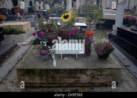 The grave of Serge Gainsbourg, Montparnasse Cemetery, Paris, France Stock Photo