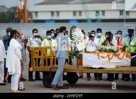 Colombo, Sri Lanka. 6th Dec, 2021. The remains of Priyantha Kumara, a Sri Lankan manager killed by a mob in Pakistan last week, arrive at the Bandaranaike International Airport in Colombo, Sri Lanka, Dec. 6, 2021. Kumara, who was employed in a factory in Sialkot in Pakistan as an export manager, was brutally killed by a mob on Friday on allegations that he tore a poster pasted on the wall of the factory bearing religious sentiments. His body was later dragged on the road and set on fire by the mob, receiving global condemnation. Credit: Ajith Perera/Xinhua/Alamy Live News Stock Photo