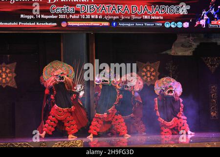 Photo Editorial, Taman Mini Indonesia Indah, East Java Pavilion or Anjungan, Blitar Drama Traditional Dance Dibyatara Djajadigda Stock Photo