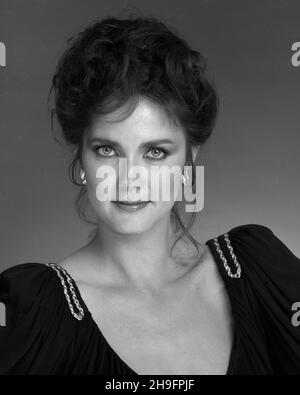 Linda Carter poses for a portrait circa 1985 in Los Angeles, California
