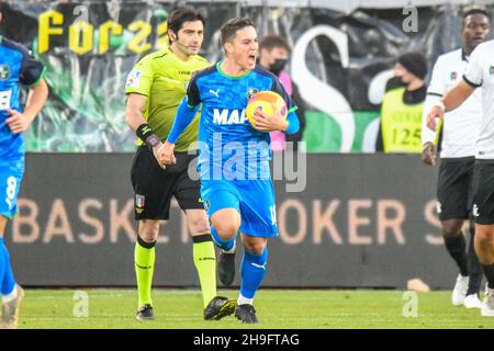 La Spezia, Italy. 05th Dec, 2021. Giacomo Raspadori (Sassuolo) during Spezia Calcio vs US Sassuolo, italian soccer Serie A match in La Spezia, Italy, December 05 2021 Credit: Independent Photo Agency/Alamy Live News Stock Photo