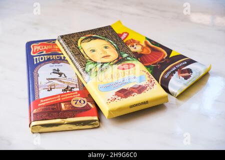 A selection of classic Russian chocolate candy bars, including Alenka, Dybrovnik and St Petersburg. In Tashkent, Uzbekistan. Stock Photo