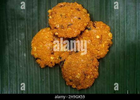 KERALA TEA SNACK PAZHAMPORI UZHUNNUVADA PARIPPUVADA STOCK IMAGES Stock Photo