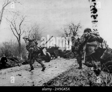 POTEAU, BELGIUM - 18 December 1944 - This image captured from the Nazis shows the Nazi Panzergrenadier-SS Kampfgruppe Hansen soldiers in action during Stock Photo