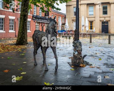 Bronze horse sculpture by Emma Rodgers depicting Salfords pioneering history in Bexley Square Salford Greater Manchester England Stock Photo