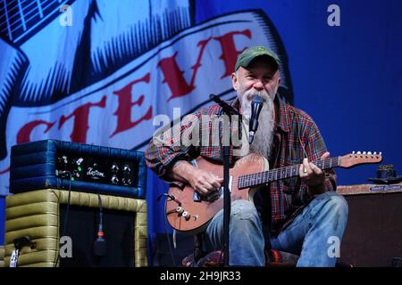 Seasick Steve performing live on the Main Stage at the 2017 OnBlackheath Festival in Blackheath, London. Photo date: Sunday, September 10, 2017. Photo credit should read: Richard Gray/EMPICS Entertainment Stock Photo