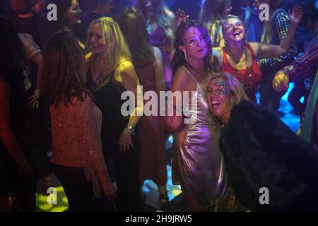 Party goers at The Sheen Resistance's Lost in Disco club night featuring the Haus of Eden burlesque dancers at Bush Hall in London. Photo date: Saturday, October 14, 2017. Photo credit should read: Richard Gray/EMPICS Entertainment Stock Photo