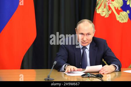 Sochi, Russia. 07th Dec, 2021. Russian President Vladimir Putin hosts a meeting with government officials to discuss the economy from his Black Sea residence Bocharov Ruchei, December 7, 2021 in Sochi, Russia. Credit: Mikhail Metzel/Kremlin Pool/Alamy Live News Stock Photo