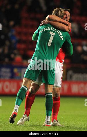 Craig MacGillivray, the goalkeeper of Charlton Athletic and Jason Pearce of Charlton Athletic celebrate after Jayden Stockley of Charlton Athletic scores his teams first goal. EFL Skybet football league one match, Charlton Athletic v Ipswich Town at the Valley in London on Tuesday 7th December 2021. this image may only be used for Editorial purposes. Editorial use only, license required for commercial use. No use in betting, games or a single club/league/player publications. pic by Steffan Bowen/Andrew Orchard sports photography/Alamy Live news Stock Photo