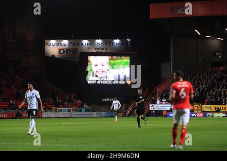 London, UK. 07th Dec, 2021. The scoreboard is shown paying tribute to Arthur Labinjo-Hughes. EFL Skybet football league one match, Charlton Athletic v Ipswich Town at the Valley in London on Tuesday 7th December 2021. this image may only be used for Editorial purposes. Editorial use only, license required for commercial use. No use in betting, games or a single club/league/player publications. pic by Steffan Bowen/Andrew Orchard sports photography/Alamy Live news Credit: Andrew Orchard sports photography/Alamy Live News Stock Photo