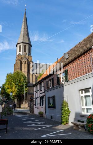 The village of Zons on the left bank of the Lower Rhine, former Feste Zone, belongs to Dormagen, parish church of St. Martinus, NRW, Germany, Stock Photo