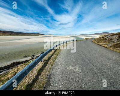 Road and Armco barrier by the beautiful Luskentyre beach (Traigh Losgaintir) on the remote Isle of Harris in the Outer Hebrides, Scotland, UK Stock Photo