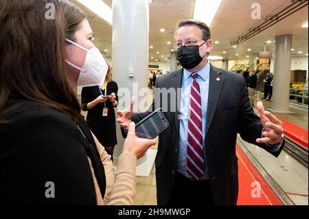 Washington, United States. 07th Dec, 2021. U.S. Senator Gary Peters (D-MI) talks to reporters near the Senate Subway. Credit: SOPA Images Limited/Alamy Live News Stock Photo